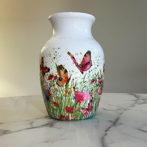 Wildflower vase, Glass vases, Flower vases, Butterfly decor, Vases, Wildflowers art, Vases for flowers, New home gifts, Floral decor image 3
