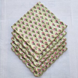 Tovaglioli in tessuto di cotone stampato a mano con motivi floreali indiani, verde salvia e rosa, tovaglioli smerlati, tovaglioli per matrimoni, eventi e feste in casa, tovaglioli 18x18"