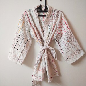 Kimono Kantha blanc, Veste Patchwork, Kimono Kantha indien, Kimono d’hiver, Peignoir de bain en coton, Veste en coton indien, Manteau pour dames