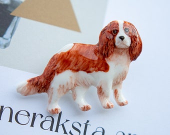 Cavalier King Charles Spaniel brooch/ Brown dogs pin/ Realistic dog portrait/ Pet lover gift/ Collectibles figurine/ Dog mom jewelry