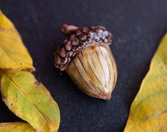 Lucky acorn brooch/ Oak tree pin/ Realistic, unisex pin/ Rustic wooden autumn badge/ Gift for him/ Wildlife Lovers Present/ Send love