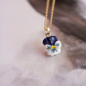 Blue pansy pendant/ Pansies flower charm/ Realistic flowers choker/ 18 k gold filled chain necklace/ Botanical gift for little ladies