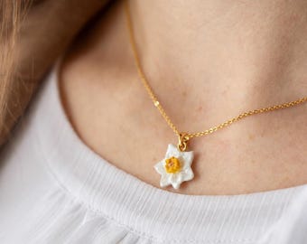 Daffodil Necklace, March Birth Flower Necklace, Handmade Floral Pendant, Botanical Jewelry, Spring Flower Necklace, Nature Lover
