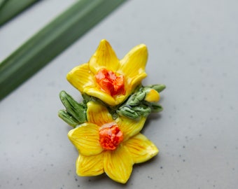 Welsh Daffodil flower brooch/ Yellow floral narcissus pin/ Daffodils spring bloom jewelry gift/ Botanical  blossom present/ Coat button