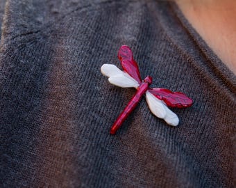 Latvian Flag Dragonfly Brooch, Handmade Latvia Souvenir, Red White Dragonfly Pin, Baltic Jewelry, Patriotic Gift, Polymer Clay Brooch
