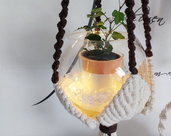 Macrame flower basket made of leaves a beautiful home decoration as a DIY guide