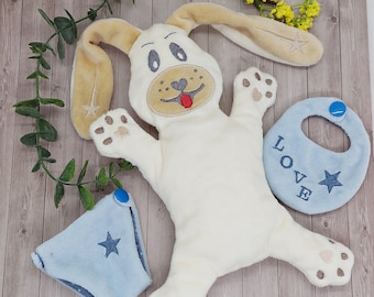 Embroidery file ITH (in-the-hoop) cuddly toy/snuggle blanket dog with diaper and bib, embroidered in an 18 x 30 cm frame, a gift for a christening or birth