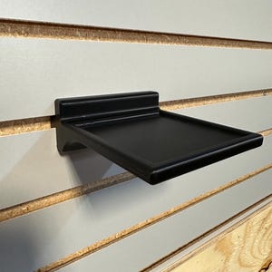 3D printed slat wall shelf for retail display