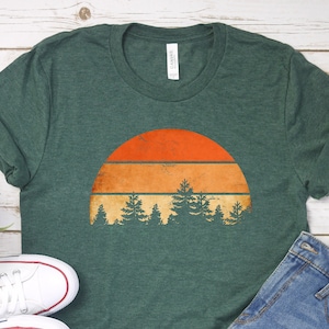 T-shirt rétro Sunset Forest : t-shirt de randonnée nature vintage