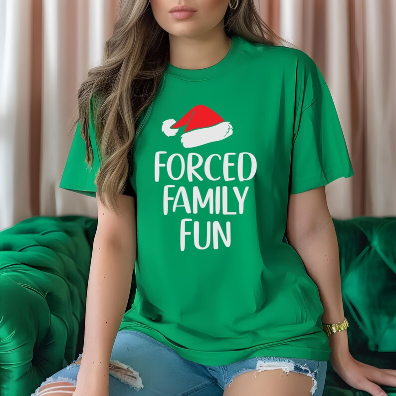 Forced Family Fun Christmas Shirt | Holiday Humor Tee bild 2