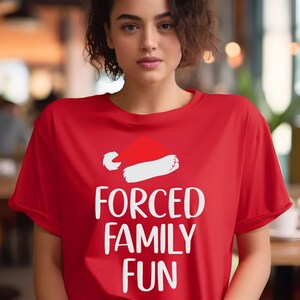 Forced Family Fun Christmas Shirt | Holiday Humor Tee bild 4