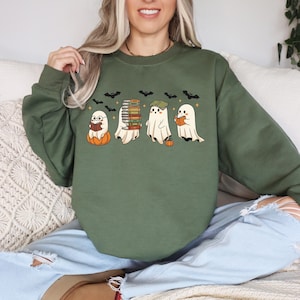 Camiseta de Halloween con fantasmas lectores / Sudadera espeluznante para amantes de los libros imagen 1