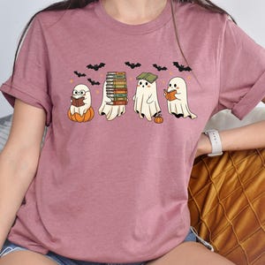 Camiseta de Halloween con fantasmas lectores / Sudadera espeluznante para amantes de los libros imagen 4
