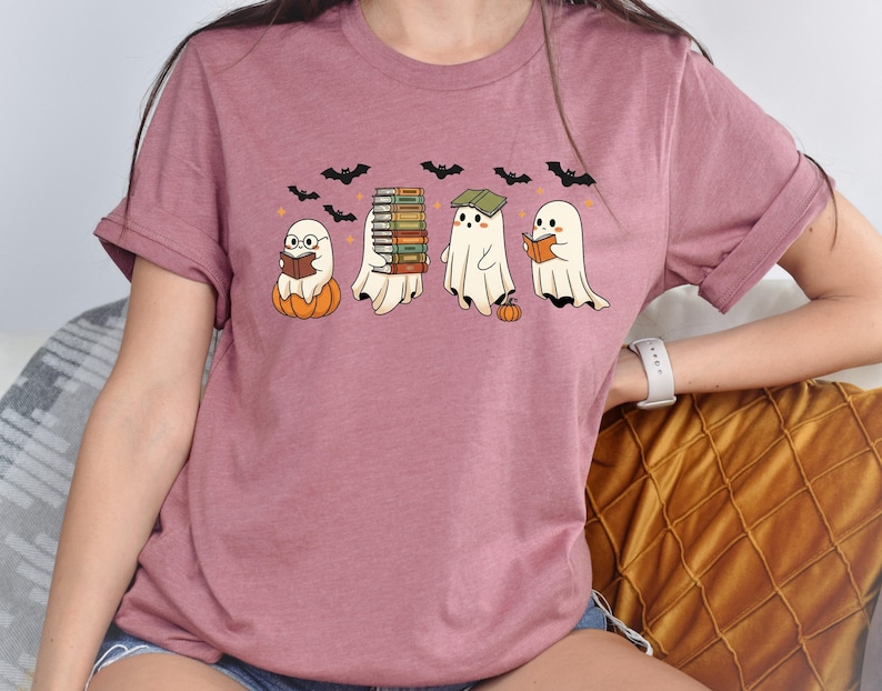 Camiseta de Halloween con fantasmas lectores / Sudadera espeluznante para amantes de los libros imagen 4