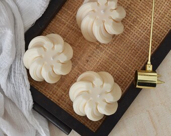 Vanilla Scented Soy Candle | Swirl Sculptural Decor, 3D Snowflake candle