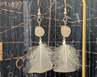 Pendientes de plumas - Plumas de pato auténticas con cuentas de cuarzo rosa - Hechos a mano