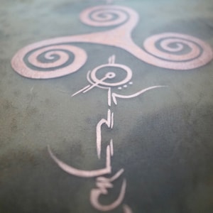 Celtic Triskelion Drum, custom made horse drum, Celtic symbol bronze gold, shaman drum, overtone healing drum painted, unique medicine drum