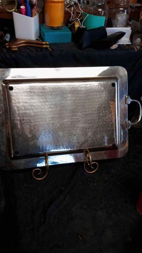 Large ALUMINUM SERVING TRAY W/handles, Hammered Back Grooved Front