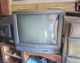 1993 Toshiba Color TV, Model CF27C30, 27 Inch    NO shipping pick up only