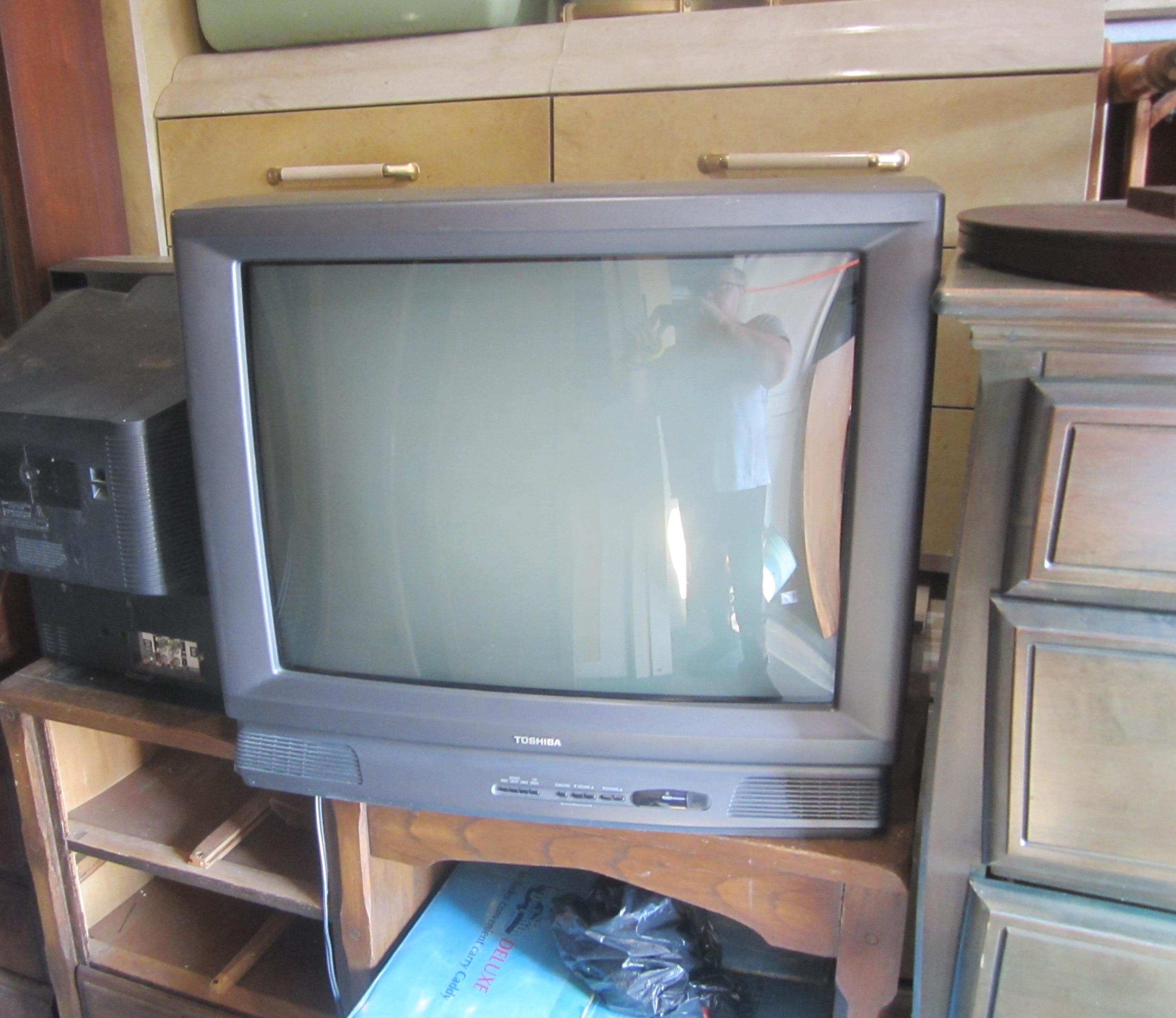 1993 Toshiba Color TV, Model CF27C30, 27 Inch NO Shipping Pick up