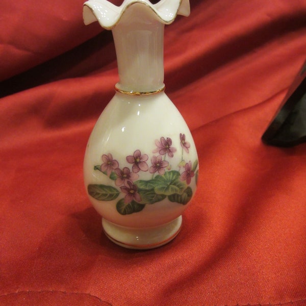 Vtg Bud Vase, Purple Violets, w/Ruffle Rim Gold Accents