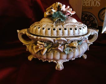 VTG 50&#39;s Capodimonte oval porcelain tureen/bowl w/lid, Grecian urn style, w/3D floral