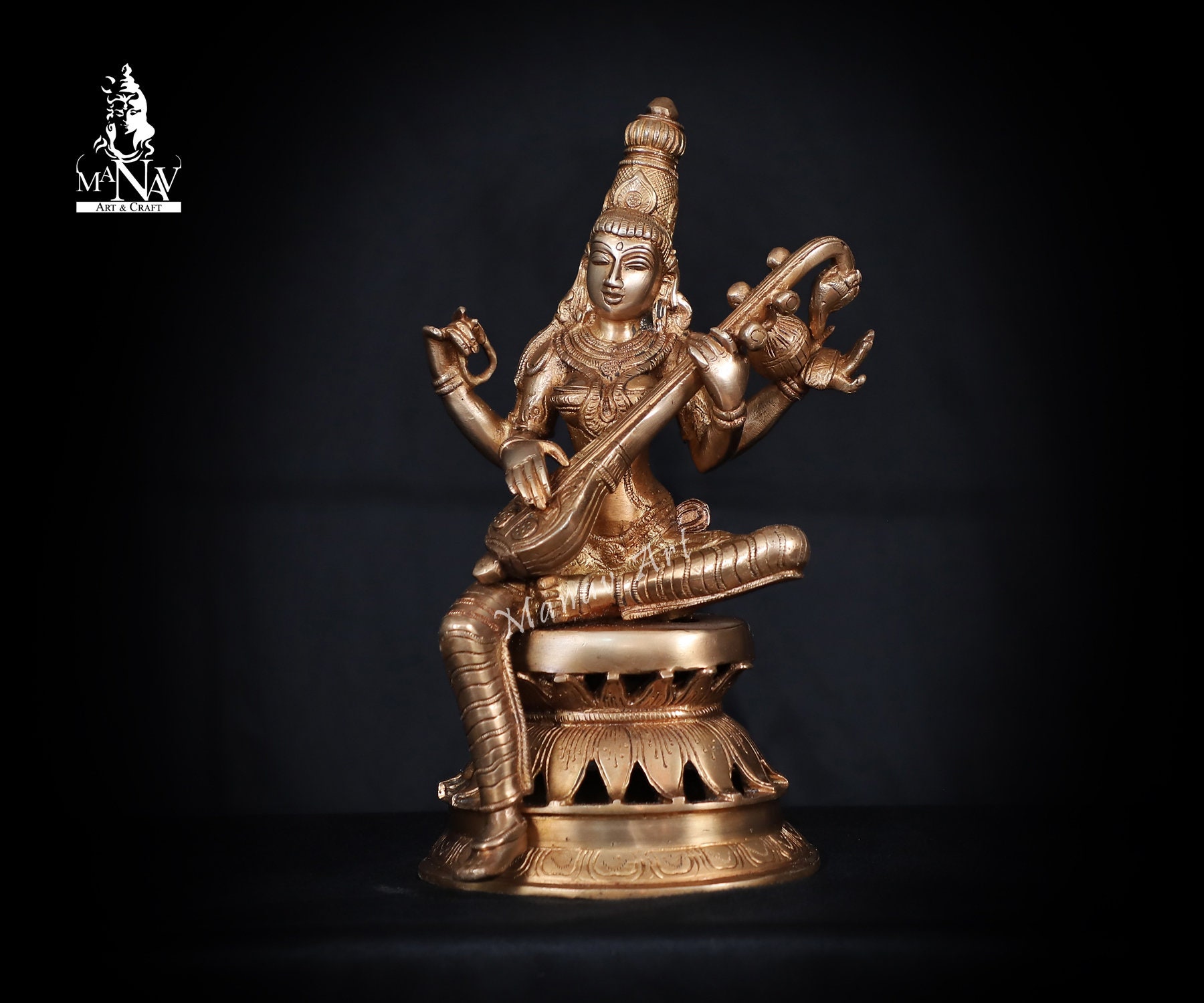 Idole de Saraswati en laiton : Devi de 30 cm (12 po.) avec Veena sur lotus