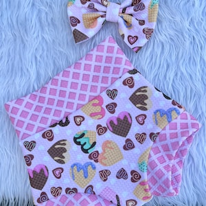 2 Stück Rosa Waffel Schokolade, Herzen Valentine Bummie und Bow Set / Erster Valentinstag Outfit / Baby Mädchen Herzen Bummies / Streusel Bummies / Shorts