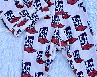 2 Pc Baby Cow Boy Boots Joggers and Beanie Outfit/Baby Cow Girl Outfit/Western Cow Boy Outfit/Cow Boy Cow Print Boots Outfit/ Rodeo Outfit