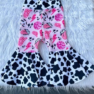 Pantalon de cow-girl disco bébé avec grelots noir imprimé vache/fonds de cloches de vache/tenue de cow-girl disco/fonds de cloches western/fonds de cloches évasés/pantalon fille