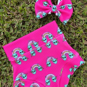 Alien Bummies/Baby High Waisted Bummie/Baby Mädchen Bummies/Shorts/Shorties/Windel Cover/Pumphose/Hosen/Schlaghose/Baby Outfits/Regenbogen Bummie