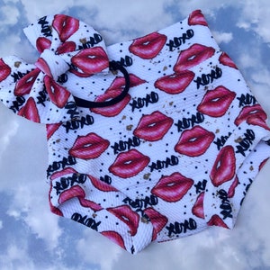 XOXO Baby Mädchen High Waisted Bummies/Lippen Bummies Bummie and Bow Set/ Bummie Outfit/Baby Bummies/Shorties/Windel Cover/Pumphose/Hosen