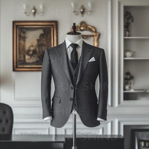 Luxury DARK GREY 3 Piece Suit with Classic Finish Three Piece Slim Fit Suit For Men&#39;s, Groom & Groomsmen Suit For Wedding and party Events