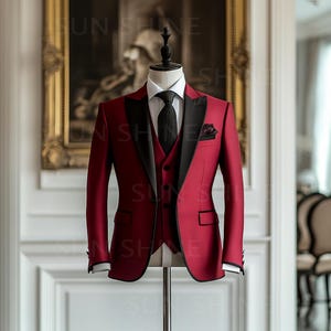 バーガンディタキシード：ブラックラペルのスリムフィットスリーピース