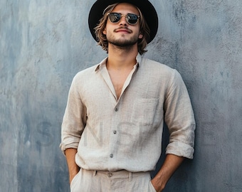 Completo da uomo estivo con pantaloni e camicia in lino beige, realizzato a mano: vestibilità comoda ed elegante.