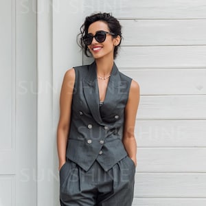 Tailored Charcoal Gray Pantsuit: Modern Women&#39;s Vest & Trousers Set