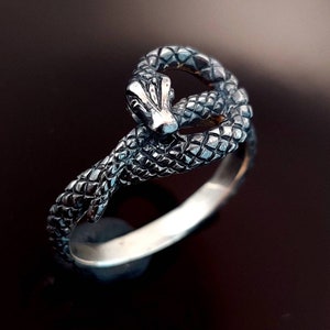 Snake-Shaped Silver Ring with Detailed Scales