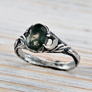 Enchanted Forest Moss Agate Silver Ring – Crescent Moon Magic with Leaf Accents