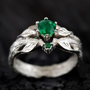 Emerald Silver Ring Set, Unique Artisan Crafted Gemstone, Special Gift for Her, Elegant Nature-Inspired Jewelry