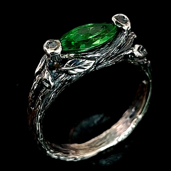 Solitaire Round Emerald Celtic Knot Ring