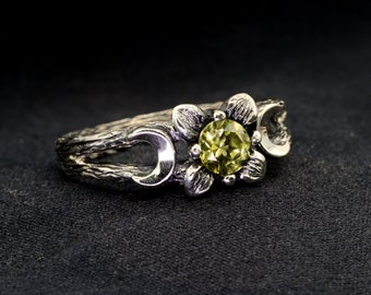 Unique Silver Witch's Triple Moon Goddess Ring with Central Olivine Stone - Triple Moon Goddess Ring -Magical Garnet Engagement Ring