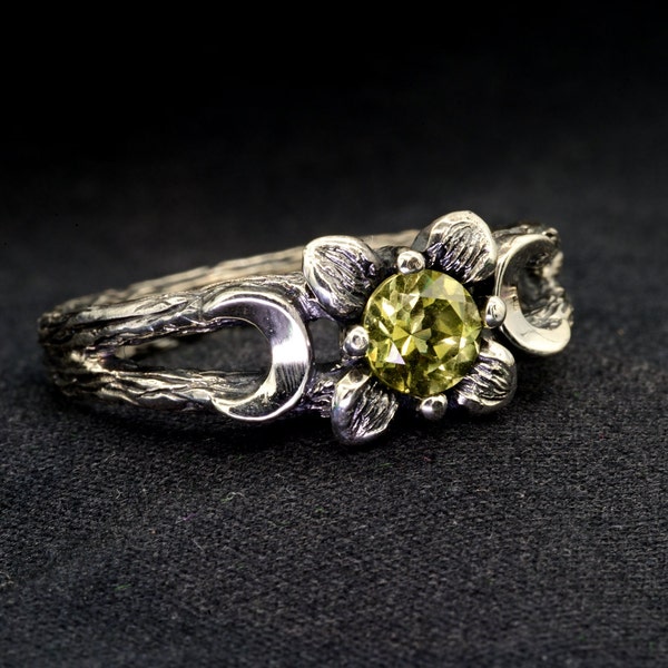 Unique Silver Witch's Triple Moon Goddess Ring with Central Olivine Stone - Triple Moon Goddess Ring -Magical Garnet Engagement Ring