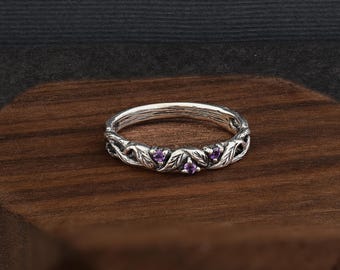 Anello a forma di ramo in argento sterling con ametista, design ispirato alla natura con foglie e rametti, tre pietre preziose viola, anello di promessa botanico, gioiello del bosco.