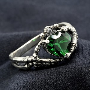Exquisite Handmade Sterling Silver Claddagh Ring With Emerald Unique ...