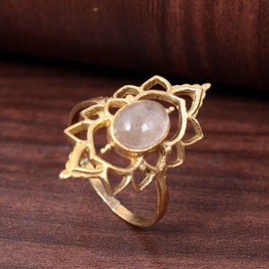 Anillo de piedra lunar natural, anillo de piedra preciosa de latón, joyería hecha a mano, anillo bohemio, regalo de cumpleaños, anillo minimalista, anillo de bodas, regalo de Navidad
