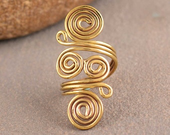 Spiraalring, hypnotiserende ring, etnische ring, Swirl ring, gouden bedrade ring, koperen ring, grote ring, Boho ring, minimalistisch, Moederdag cadeau