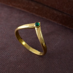 Anillo de esmeralda con chevrón, anillo de latón con chevrón, anillo bohemio, anillo midi, anillo en V, anillo minimalista, anillo para el pulgar, regalos personalizados, anillo para mujer