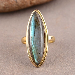 Anillo de labradorita, anillo de oro, anillo hecho a mano, anillos vintage, anillo largo de labradorita, anillo bohemio, anillo de boda, regalo para ella