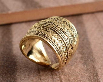 Bague aztèque en or, bague tribale, bague large, bague en laiton, bijoux bohème, bague épaisse, bague de déclaration, bague hippie, bijoux faits main, cadeau pour elle