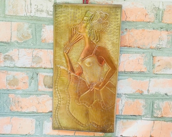 Lady with a fan Relief paintings, relief paintings, ghost paintings, wall paintings, copper paintings, wall paintings